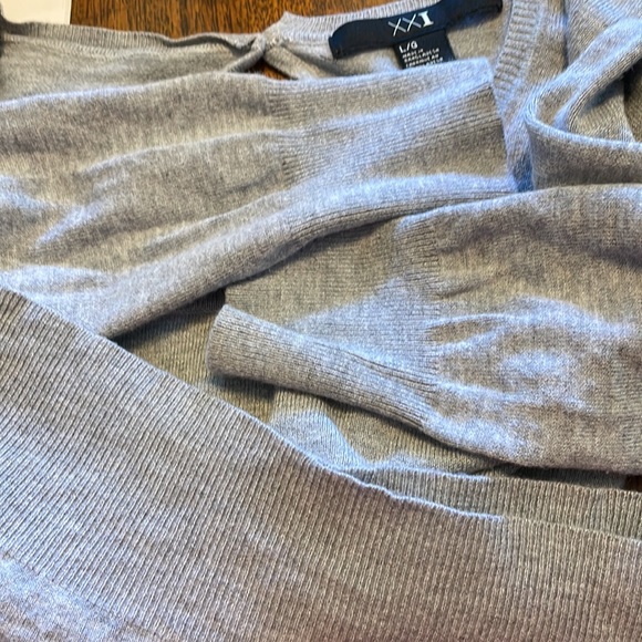 XX1 forever puff shoulder scoop neck keyhole back neck soft grey sweater - Picture 6 of 6